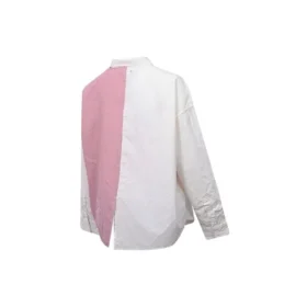 Camisa de manga larga con estampado de flores, logo pequeño y bloques de color, en blanco y rosa