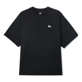 Camiseta de cuello redondo con parche de zapatillas Chuck Taylor Tallas asiáticas «Negro» Camiseta de cuello redondo con parche de zapatillas Chuck Taylor Tallas asiáticas «Negro»