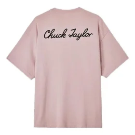 Camiseta de cuello redondo con parche de zapatillas Chuck Taylor, tallas asiáticas «Pink» Camiseta de cuello redondo con parche de zapatillas Chuck Taylor, tallas asiáticas «Pink»