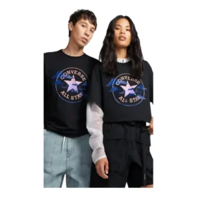 Camiseta Go-To Clouds Graphic de corte estándar, tallas asiáticas «Negro» Camiseta Go-To Clouds Graphic de corte estándar, tallas asiáticas «Negro»