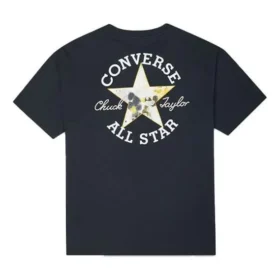 Camiseta negra de manga corta, cuello redondo, holgada y con estampado de letras bordadas