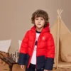 Chaqueta de plumón con capucha y forro polar con insignia del logotipo. Tallas asiáticas «Rojo Negro»