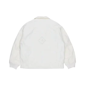 Chaqueta deportiva con solapa y estampado del logotipo de la serie de Año Nuevo, color blanco cremoso