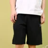 Pantalón corto de felpa de ajuste estándar con estrella bordada y diseño en forma de V, tallas asiáticas «Negro»