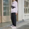 Sudadera con capucha de punto bordada con letras en colores contrastantes Morada